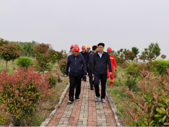 “時不我待、只爭朝夕”市產(chǎn)業(yè)集團全力推進涉案企業(yè)復工復產(chǎn)和我市重大項目建設工作459.png